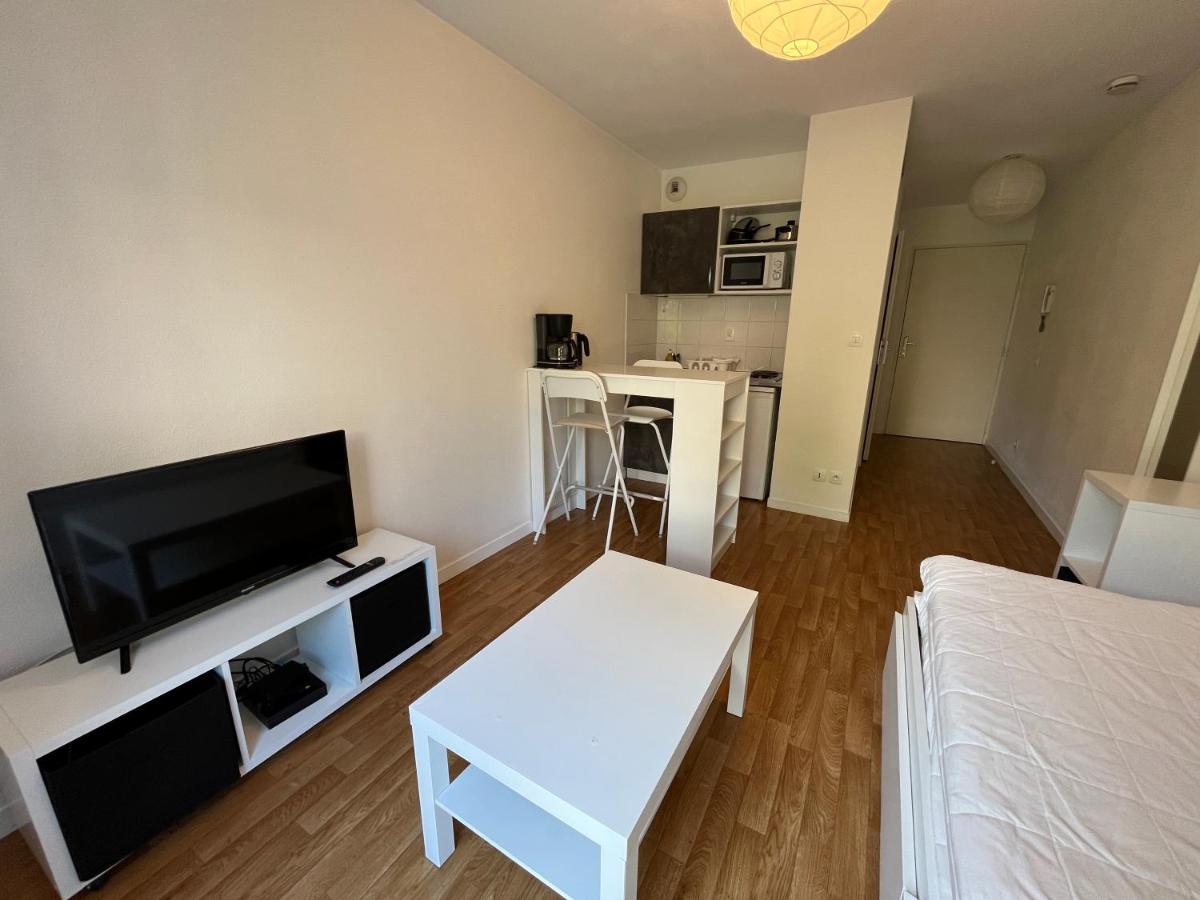 Acajou, Studio Avec Terrasse Et Parking Prive Caen Kültér fotó